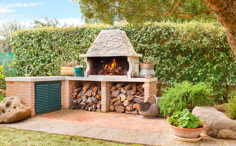 outdoor kitchen fireplace