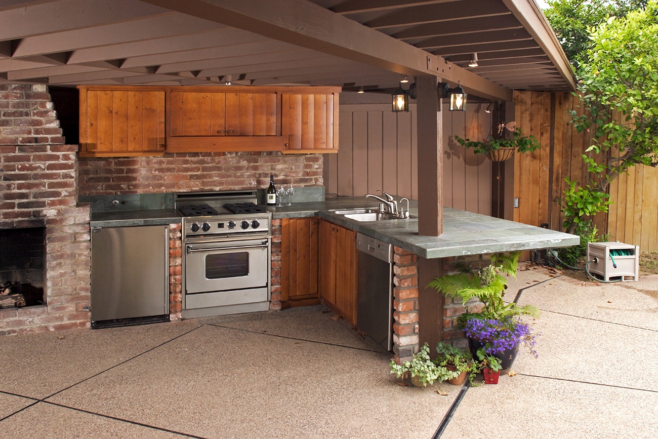 Oasis Outdoor Kitchen Fireplace 